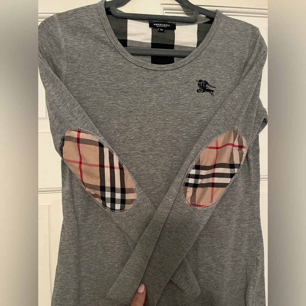 Women’s Burberry gray long sleeve shirt with Brit plaid elbow patches sz M